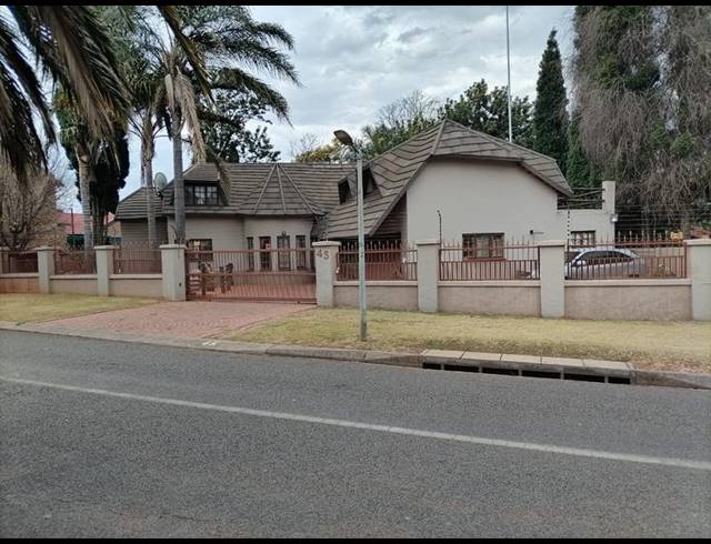 5 BEDROOM HOUSE FOR SALE IN ZWARTKOP EXT 4,5,6,8